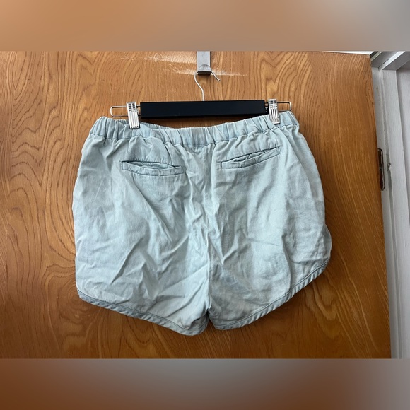 Marine Layer light wash denim look pull on shorts M - Picture 7 of 8